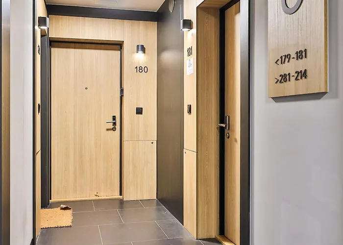 Wiktoryn 6 By Perfect 181&145 * Warsaw